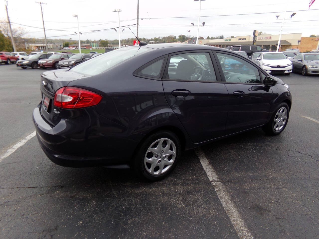 Used 2012 Ford Fiesta SE FWD image 4