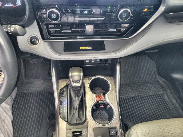 Used 2024 Toyota Highlander Platinum AWD/4WD image 19