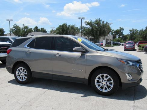 Used 2018 Chevrolet Equinox LT FWD image 2