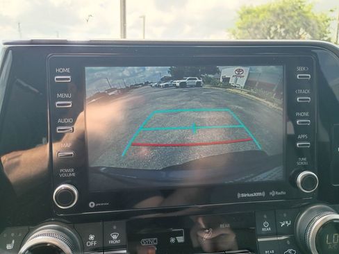 Certified 2021 Toyota Highlander XLE FWD image 27