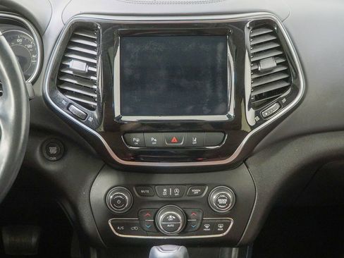 Used 2019 Jeep Cherokee Overland w/ Technology Group image 27