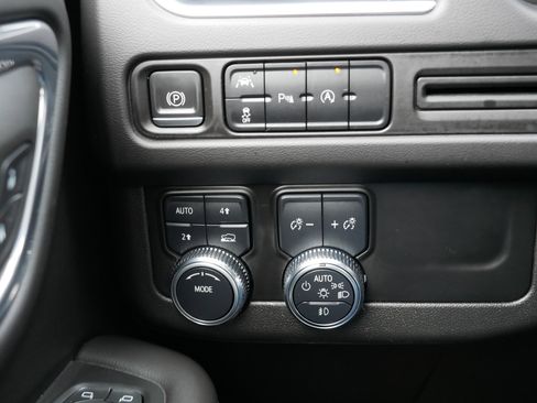 Used 2023 GMC Yukon SLT image 26