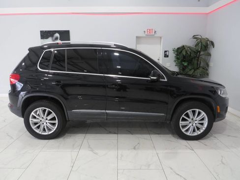 Used 2015 Volkswagen Tiguan SE image 2