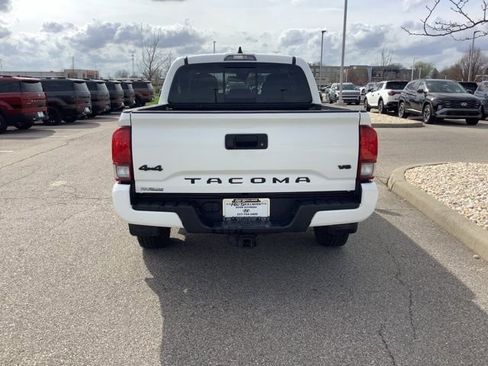 Used 2021 Toyota Tacoma SR5 w/ Technology Package AWD/4WD image 6