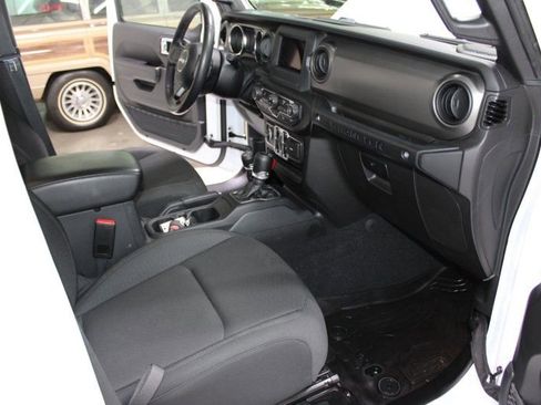 Used 2022 Jeep Wrangler Unlimited Sport AWD/4WD image 8