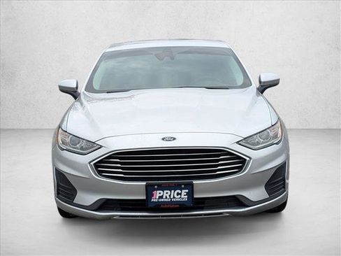 Used 2019 Ford Fusion SE image 2