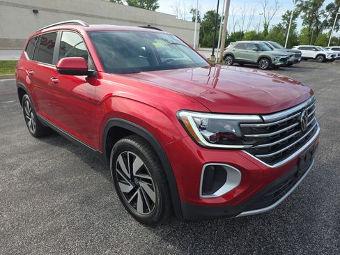 Used 2025 Volkswagen Atlas SE FWD image 2