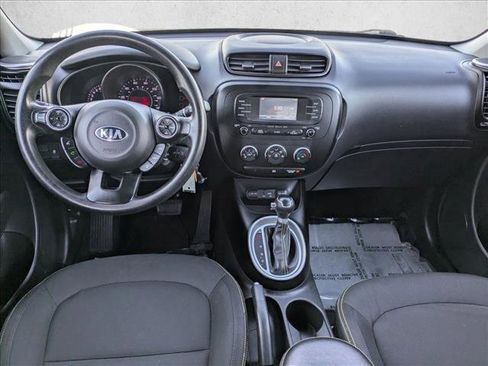 Used 2016 Kia Soul + image 17