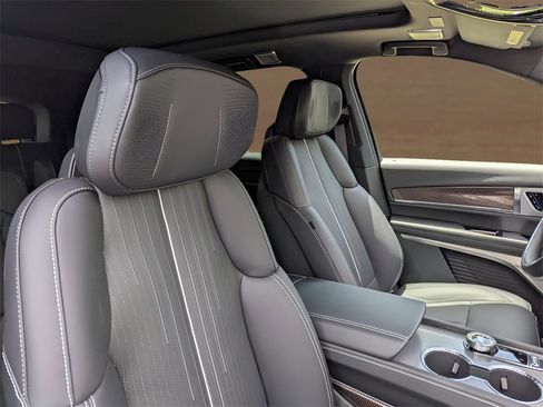 New 2026 Cadillac Vistiq Sport image 20