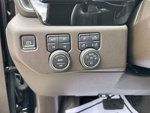 Used 2022 Chevrolet Silverado 1500 LTZ w/ Z71 Off-Road Package AWD/4WD image 20
