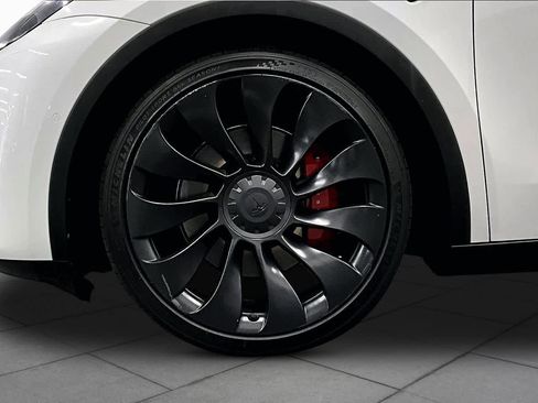 Used 2022 Tesla Model Y Performance image 10