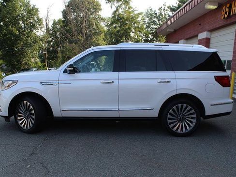 Used 2018 Lincoln Navigator Reserve w/ Technology Package AWD/4WD image 2