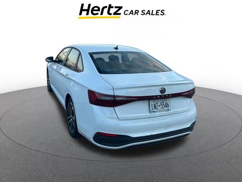 Used 2025 Volkswagen Jetta Sport image 4