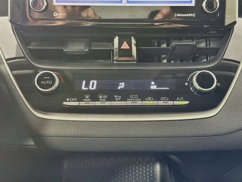 Used 2021 Toyota Corolla LE FWD image 18