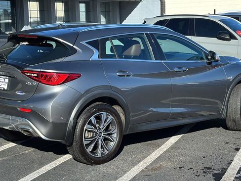 Used 2018 INFINITI QX30 Premium w/ Technology Package image 3