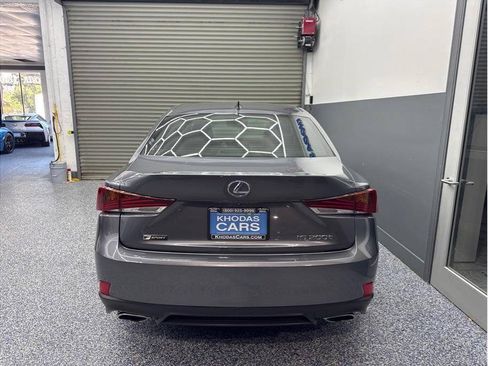 Used 2017 Lexus IS 200t F Sport w/ F Sport Package RWD image 4