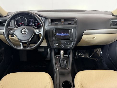 Used 2017 Volkswagen Jetta SE image 25
