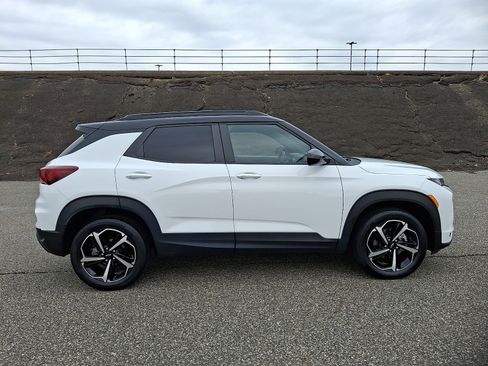 Certified 2023 Chevrolet TrailBlazer RS w/ Sun and Liftgate Package image 7