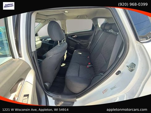 Used 2009 Pontiac Vibe w/ Preferred Package FWD image 19