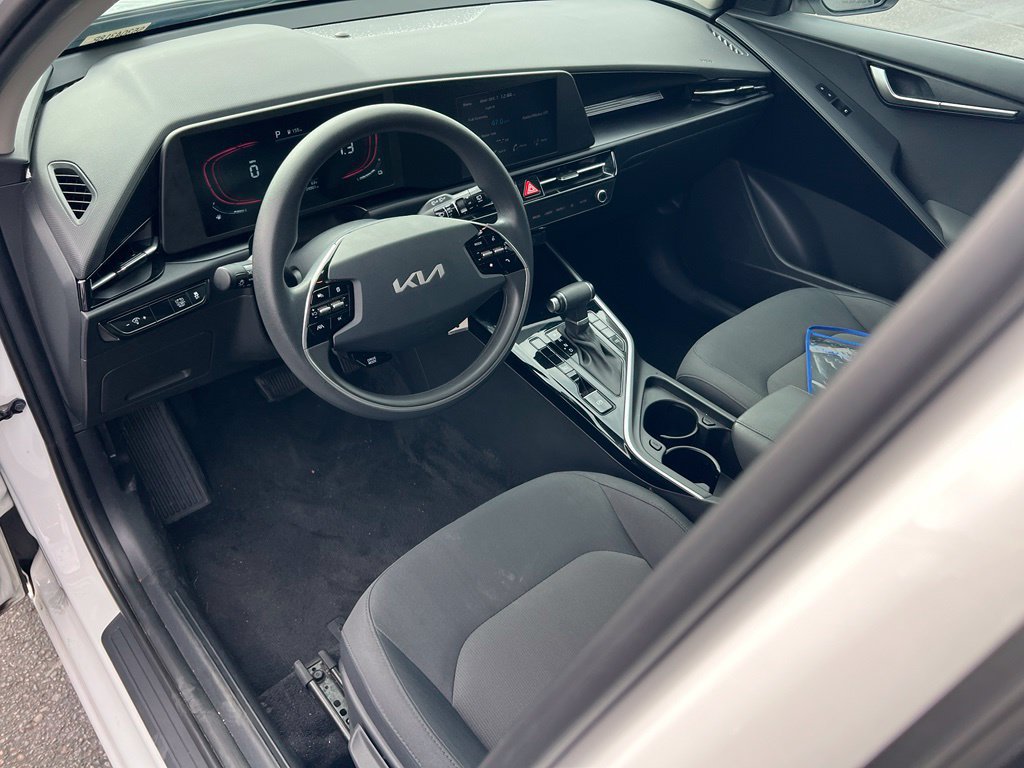 Certified 2025 Kia Niro LX FWD image 16