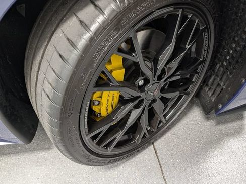 Used 2025 Chevrolet Corvette Stingray Premium Cpe w/ Z51 Performance Package RWD image 12