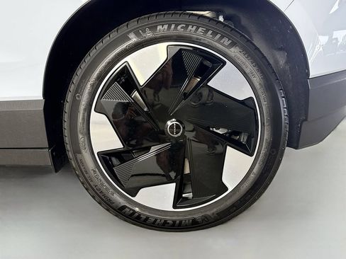 New 2026 Volvo EX30 Plus AWD/4WD image 31