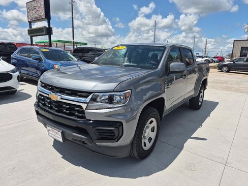 Used 2022 Chevrolet Colorado W/T AWD/4WD image 2