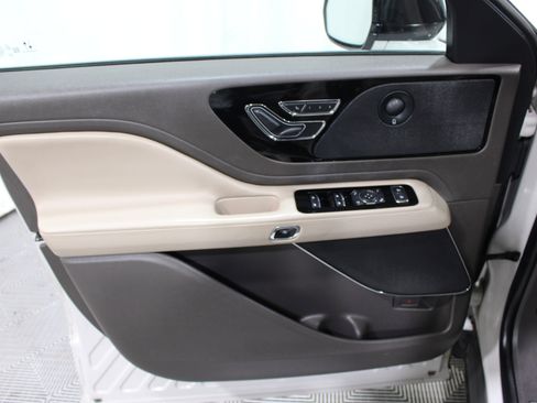 Used 2021 Lincoln Aviator Reserve w/ Equipment Group 201A AWD/4WD image 5