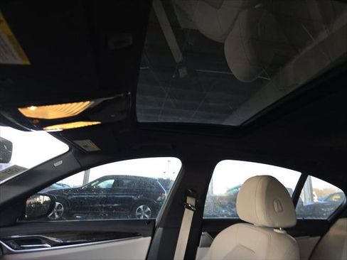 Used 2017 BMW 540i w/ Premium Package image 18