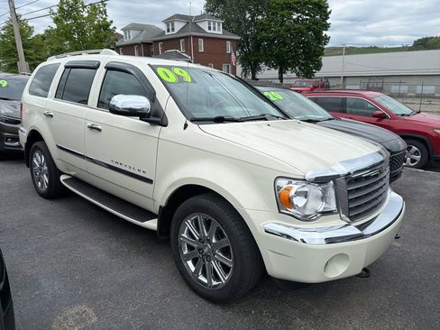 Used 2009 Chrysler Aspen Limited AWD/4WD image 12