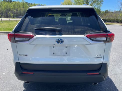 Used 2022 Toyota RAV4 XLE Premium image 6