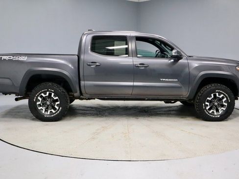 Used 2020 Toyota Tacoma TRD Off-Road w/ Technology Package image 11