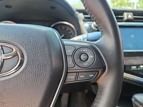 Used 2018 Toyota Camry SE FWD image 23