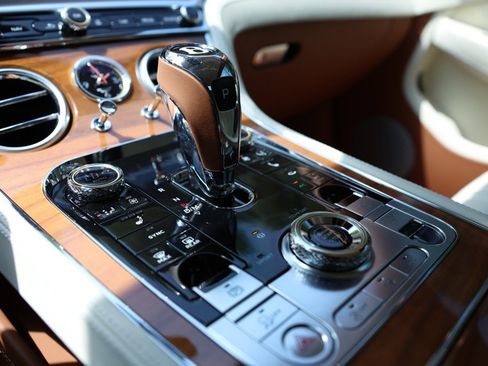 Used 2024 Bentley Continental GT image 29