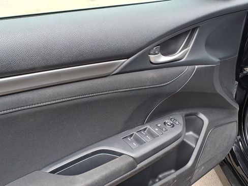 Used 2018 Honda Civic EX image 5