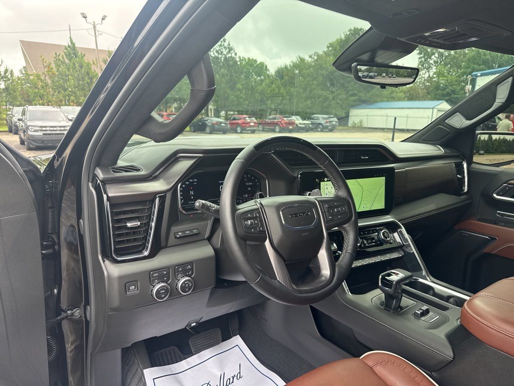 Used 2025 GMC Sierra 1500 Denali Ultimate AWD/4WD image 6
