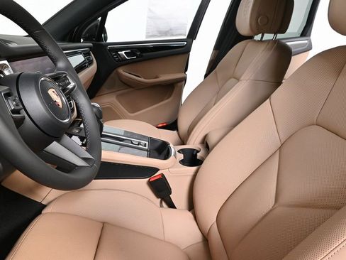 Certified 2026 Porsche Macan image 5