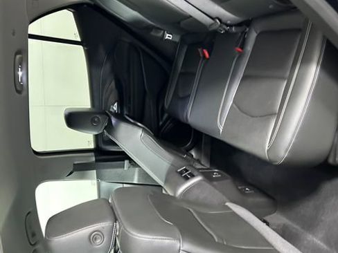 Used 2023 GMC Terrain SLT image 26