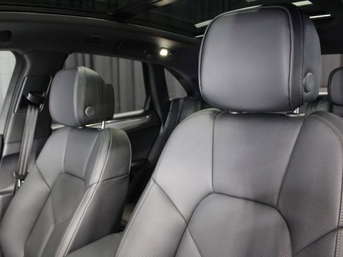 New 2026 Porsche Macan image 5