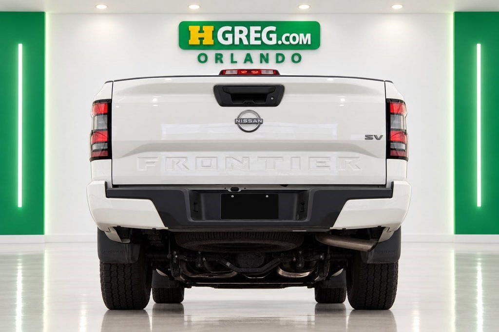 Used 2024 Nissan Frontier SV RWD image 8