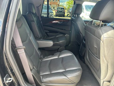 Used 2015 Cadillac Escalade Luxury image 15