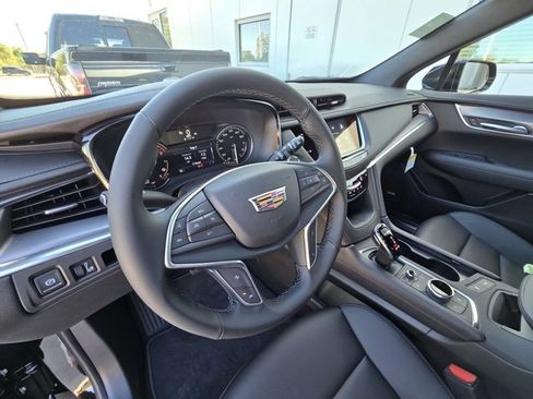 New 2025 Cadillac XT5 Luxury image 14