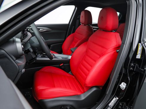 Used 2026 Alfa Romeo Tonale w/ Red Premium Package AWD/4WD image 19