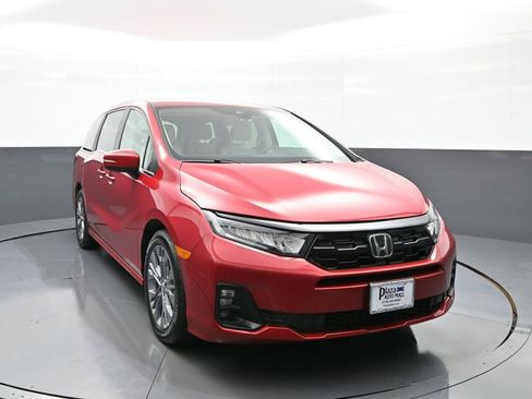 Used 2025 Honda Odyssey Touring image 3