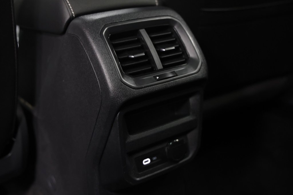 Used 2023 Volkswagen Tiguan SE w/ Panoramic Sunroof Package AWD/4WD image 28