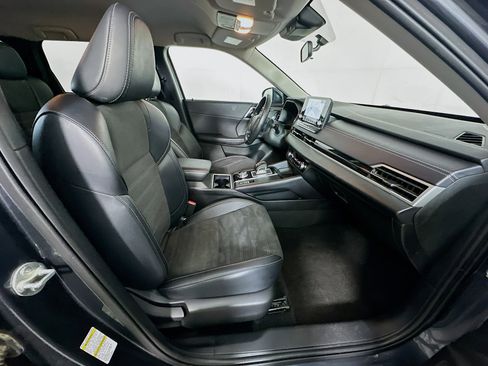 Used 2024 Mitsubishi Outlander SE image 34