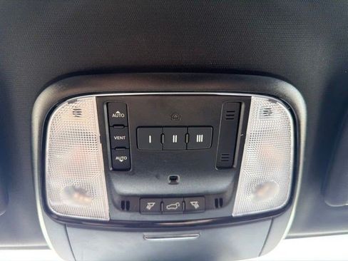 Used 2025 Dodge Durango GT AWD/4WD image 34