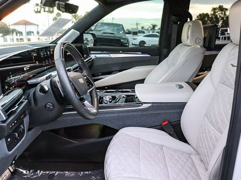 Used 2025 Cadillac Escalade V AWD/4WD image 20