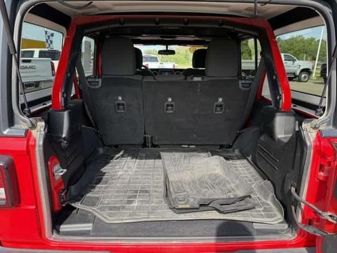 Used 2018 Jeep Wrangler Unlimited Sport S AWD/4WD image 9