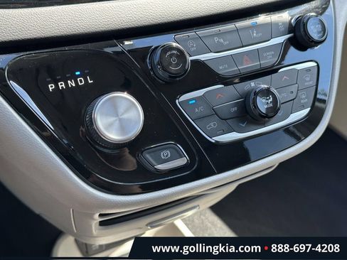 Used 2023 Chrysler Pacifica Touring-L FWD image 25